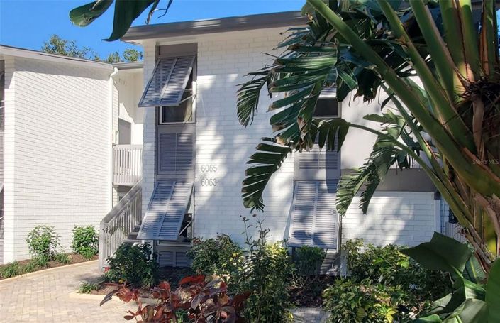 Image No.3-2 Bed Property for sale