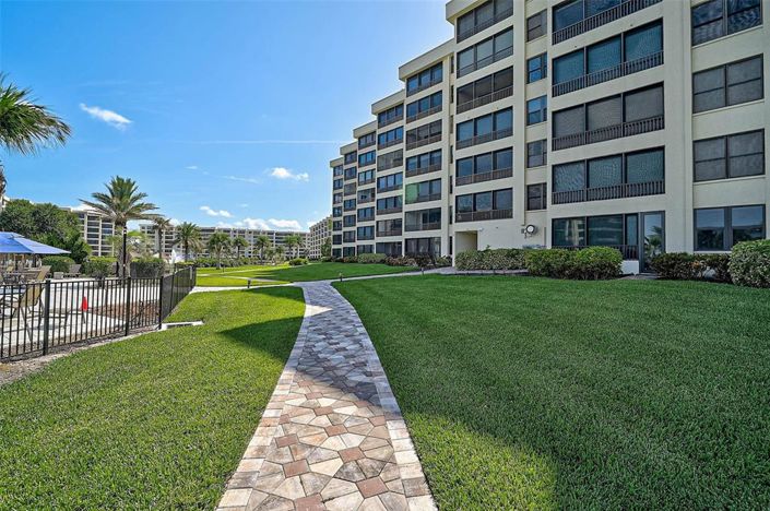 Image No.30-2 Bed Property for sale