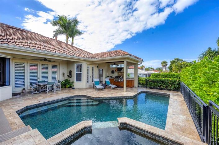 Image No.13-4 Bed Property for sale