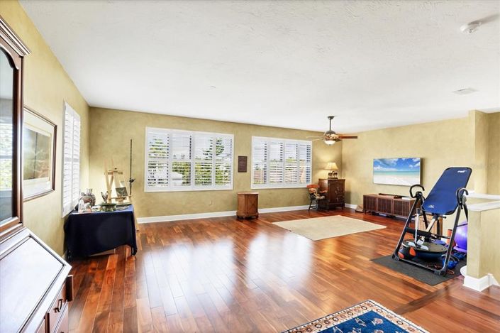 Image No.32-4 Bed Property for sale