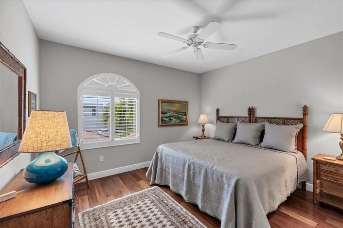 Image No.37-4 Bed Property for sale