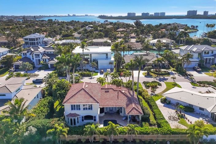 Image No.40-4 Bed Property for sale