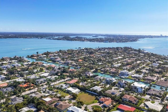 Image No.43-4 Bed Property for sale