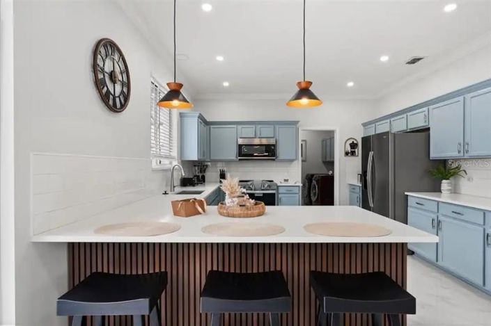 Image No.2-5 Bed Property for sale