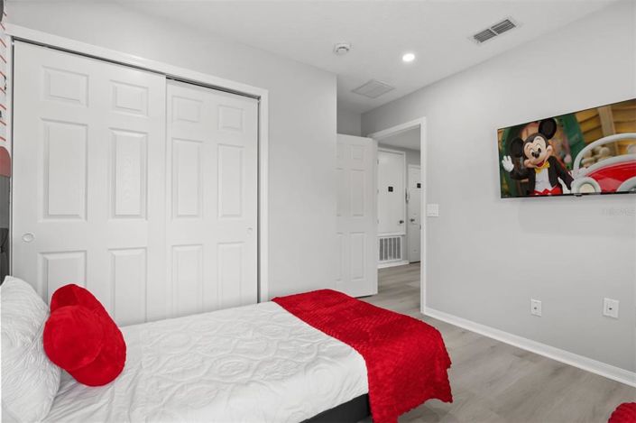 Image No.27-5 Bed Property for sale