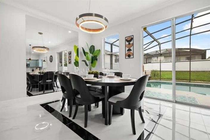 Image No.8-5 Bed Property for sale