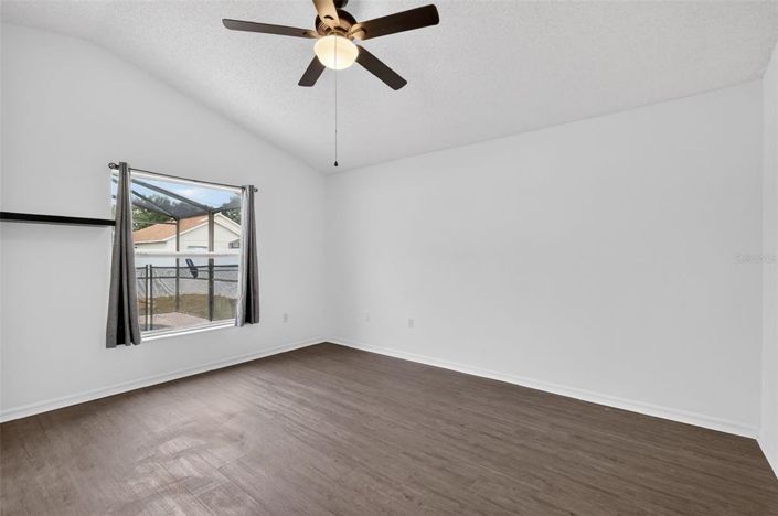 Image No.12-3 Bed Property for sale