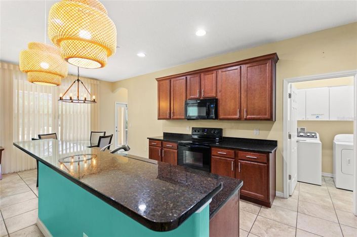 Image No.10-5 Bed Property for sale