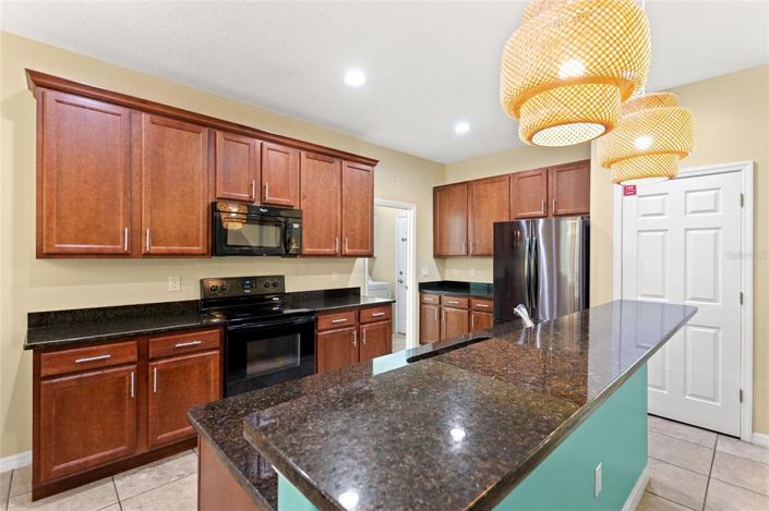 Image No.11-5 Bed Property for sale