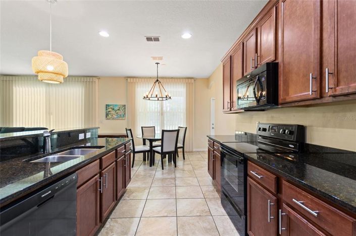 Image No.13-5 Bed Property for sale