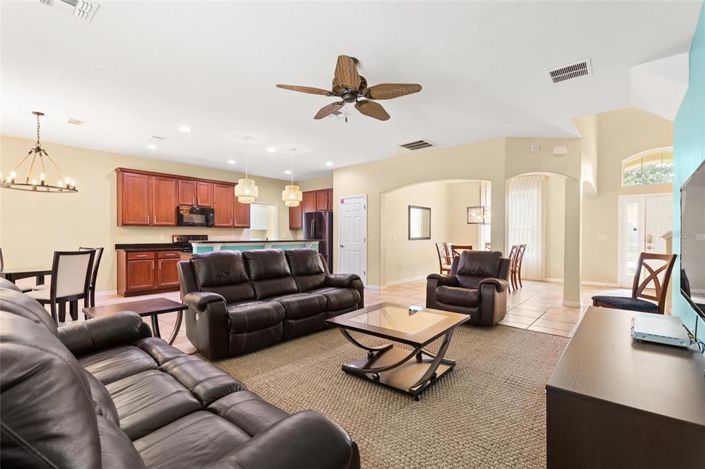 Image No.9-5 Bed Property for sale