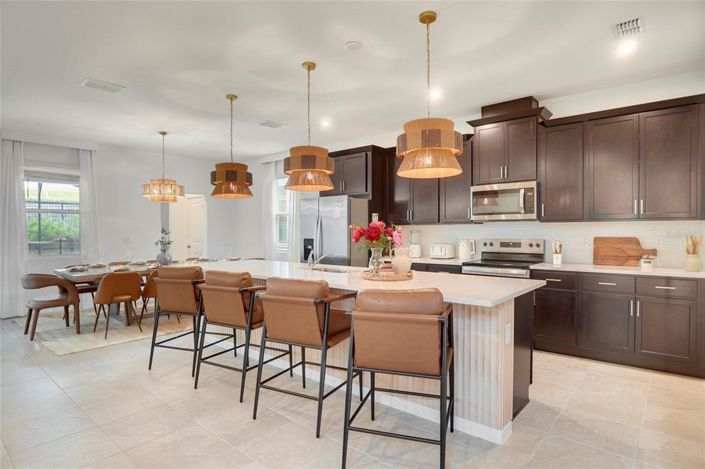 Image No.17-7 Bed Property for sale