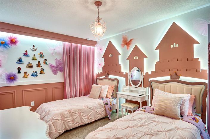 Image No.30-7 Bed Property for sale