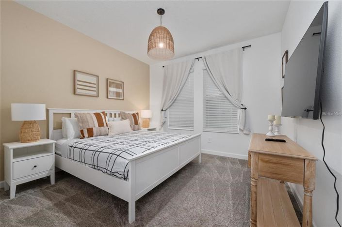 Image No.17-6 Bed Property for sale