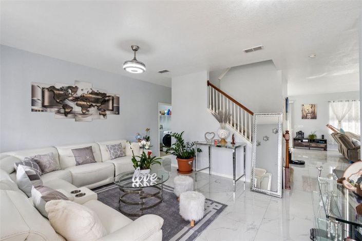 Image No.3-5 Bed Property for sale