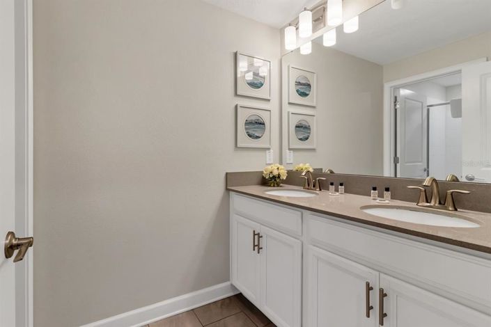 Image No.22-4 Bed Townhouse for sale