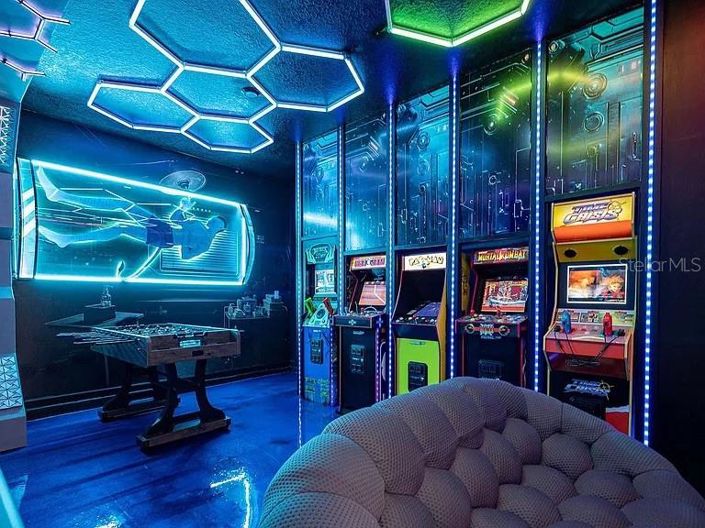 Image No.16-9 Bed Property for sale