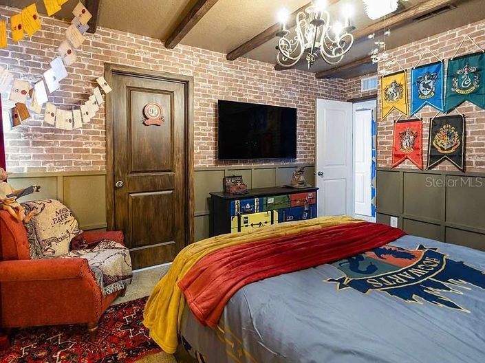 Image No.20-9 Bed Property for sale