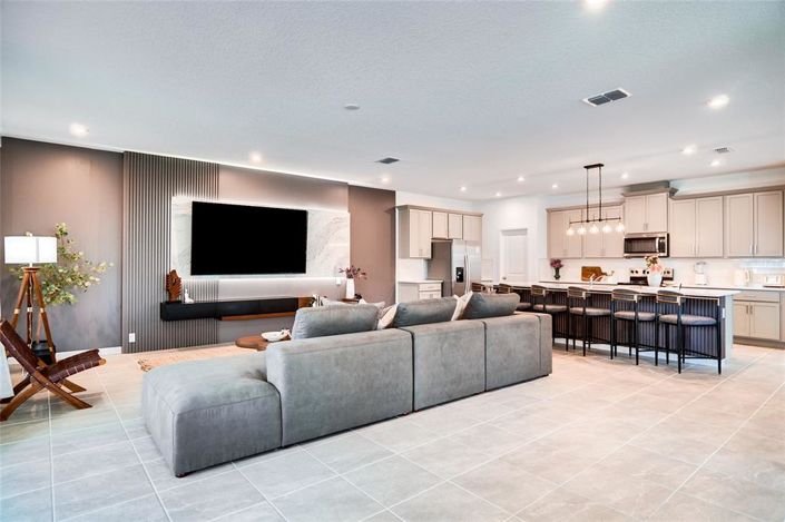 Image No.10-10 Bed Property for sale