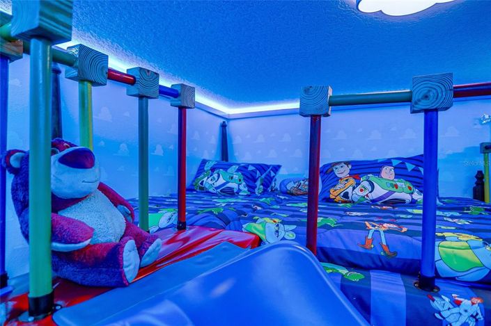 Image No.33-10 Bed Property for sale