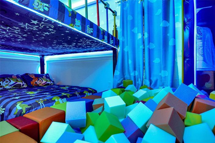 Image No.37-10 Bed Property for sale