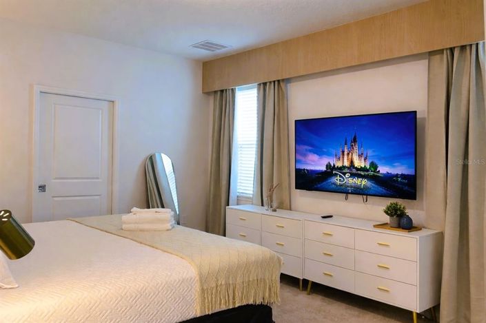 Image No.17-10 Bed Property for sale