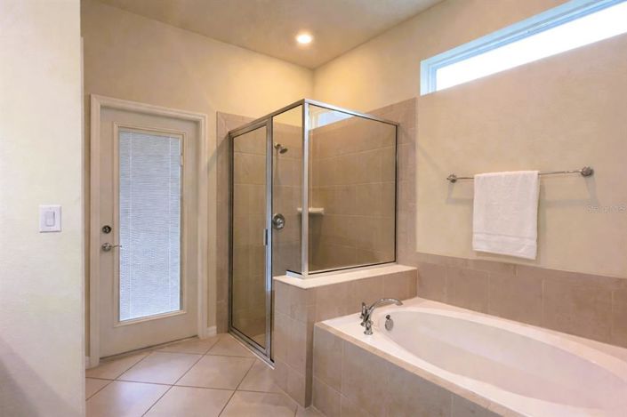 Image No.18-10 Bed Property for sale