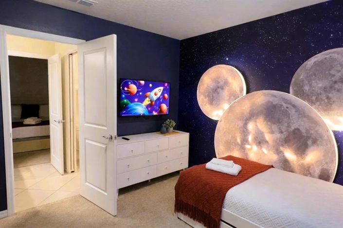 Image No.52-10 Bed Property for sale