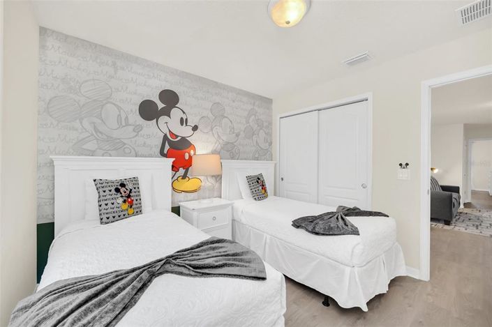 Image No.42-5 Bed Townhouse for sale