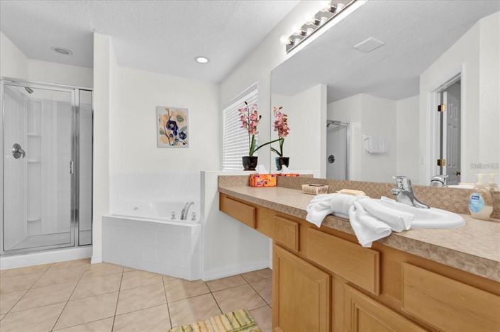 Image No.28-4 Bed Property for sale