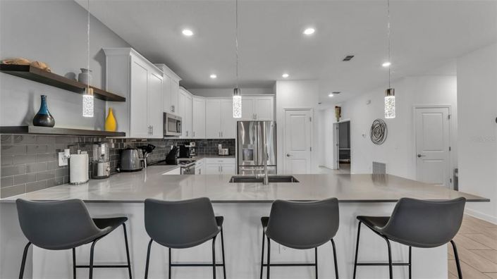 Image No.11-8 Bed Property for sale