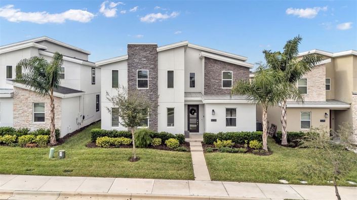 Image No.2-8 Bed Property for sale