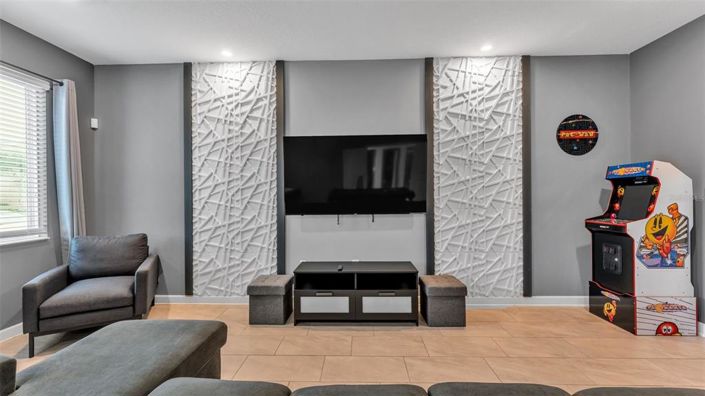 Image No.22-8 Bed Property for sale