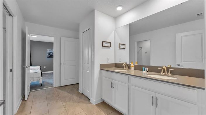 Image No.39-8 Bed Property for sale