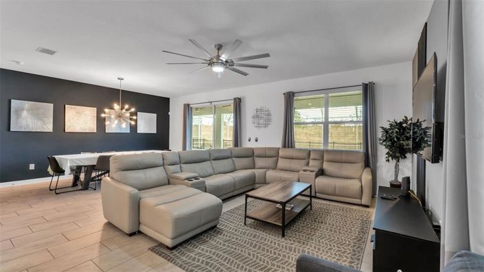 Image No.9-8 Bed Property for sale