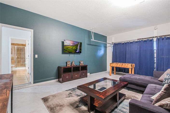 Image No.14-8 Bed Property for sale