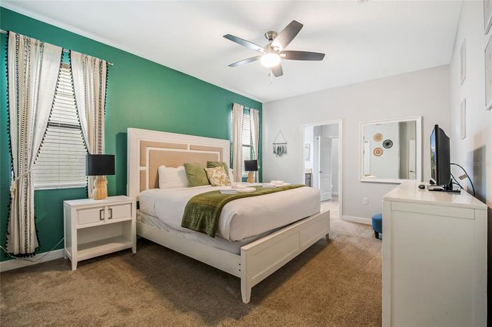 Image No.17-8 Bed Property for sale