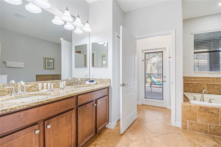 Image No.19-8 Bed Property for sale