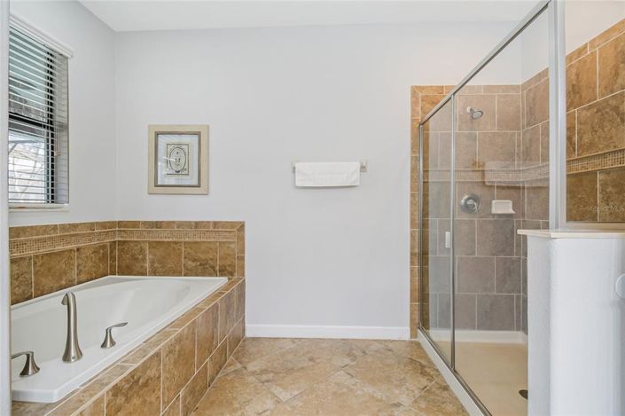 Image No.20-8 Bed Property for sale