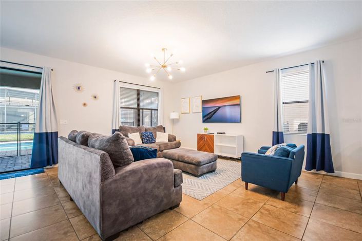 Image No.27-8 Bed Property for sale