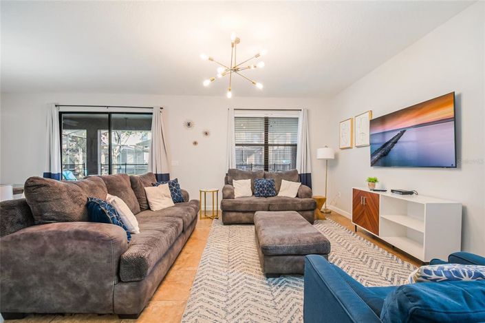 Image No.28-8 Bed Property for sale