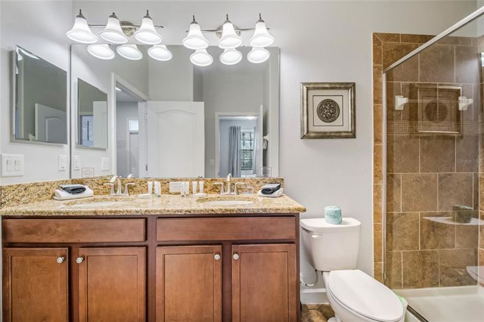 Image No.8-8 Bed Property for sale