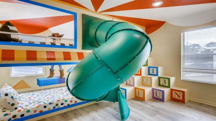 Image No.20-7 Bed Property for sale