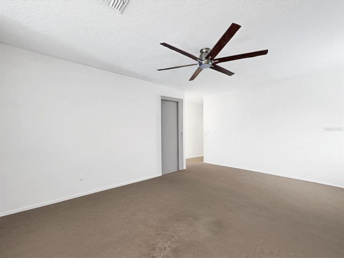 Image No.17-5 Bed Property for sale