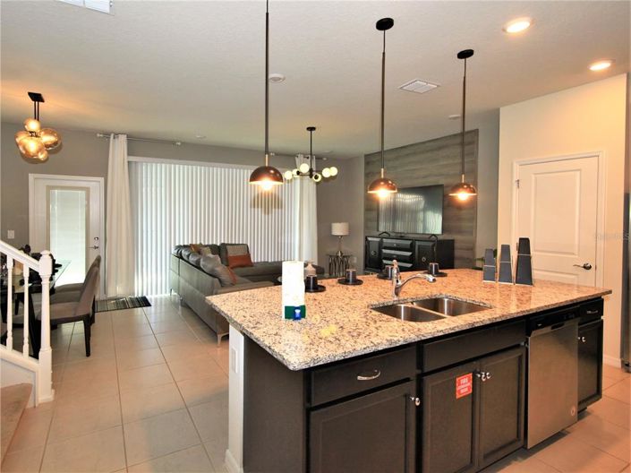 Image No.12-5 Bed Townhouse for sale