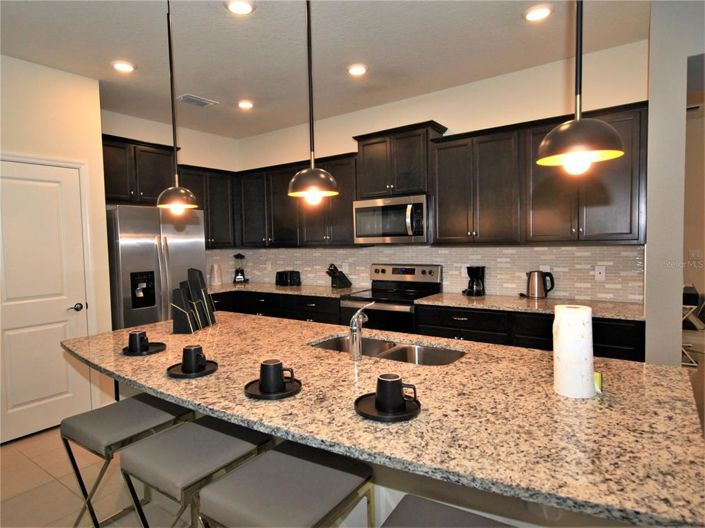 Image No.13-5 Bed Townhouse for sale