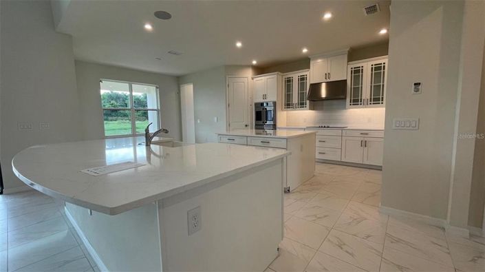 Image No.12-5 Bed Property for sale