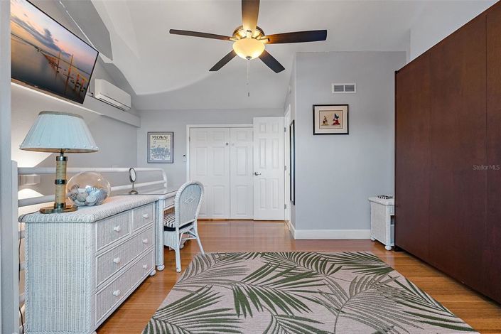 Image No.30-4 Bed Townhouse for sale