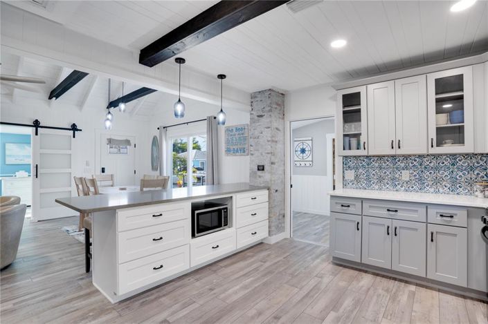 Image No.10-3 Bed Property for sale