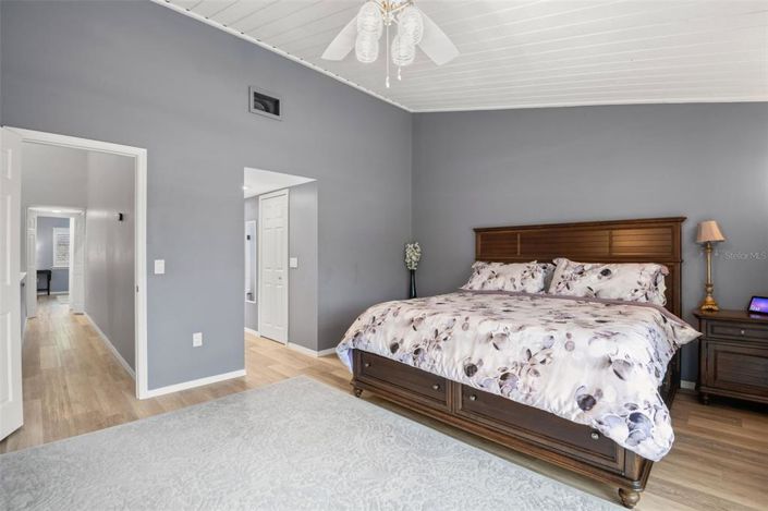 Image No.25-2 Bed Townhouse for sale